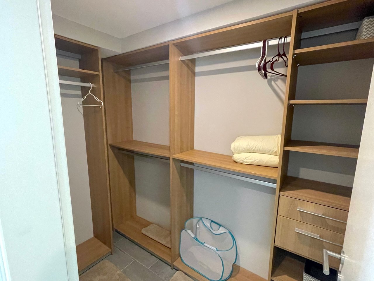 ELAN GROUND FLOOR 2 BEDROOM CONDO WITH BEACH ACCESS. UNIT 4E