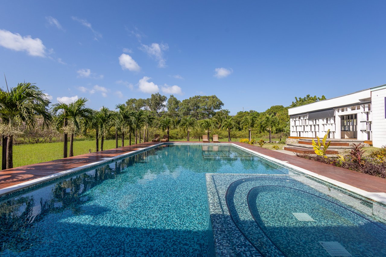 Condo 302, Diamond Apartments