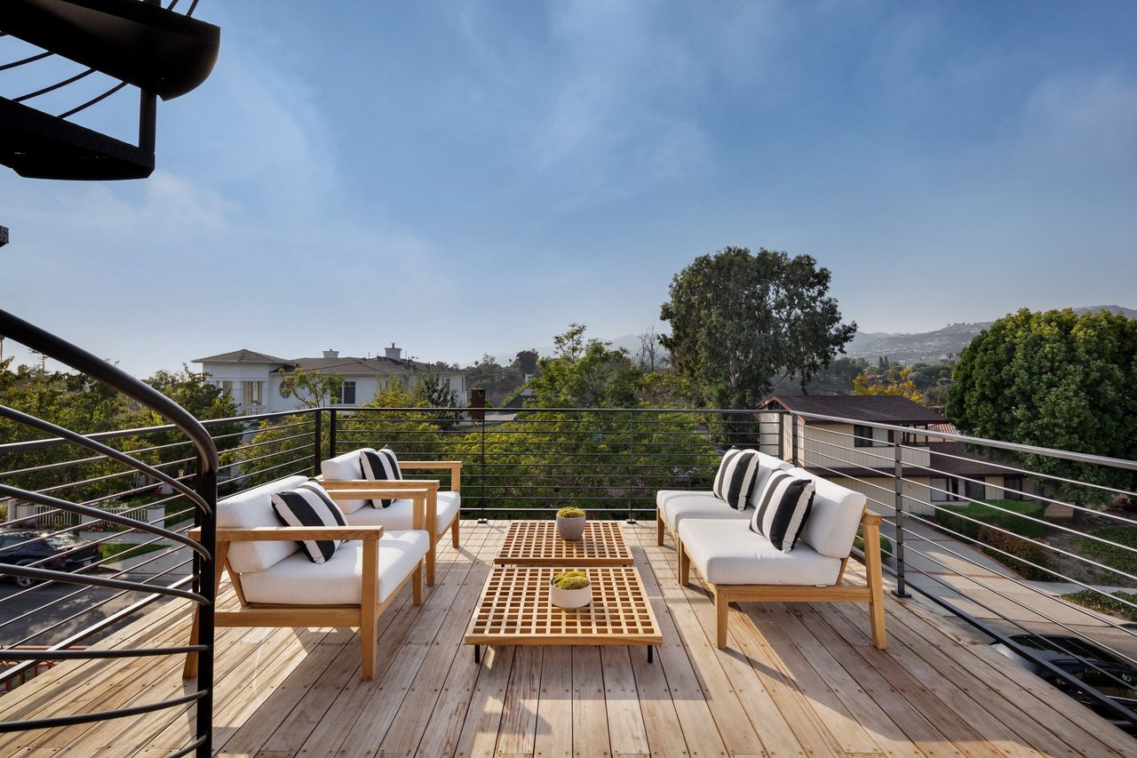 574 Mount Holyoke Ave