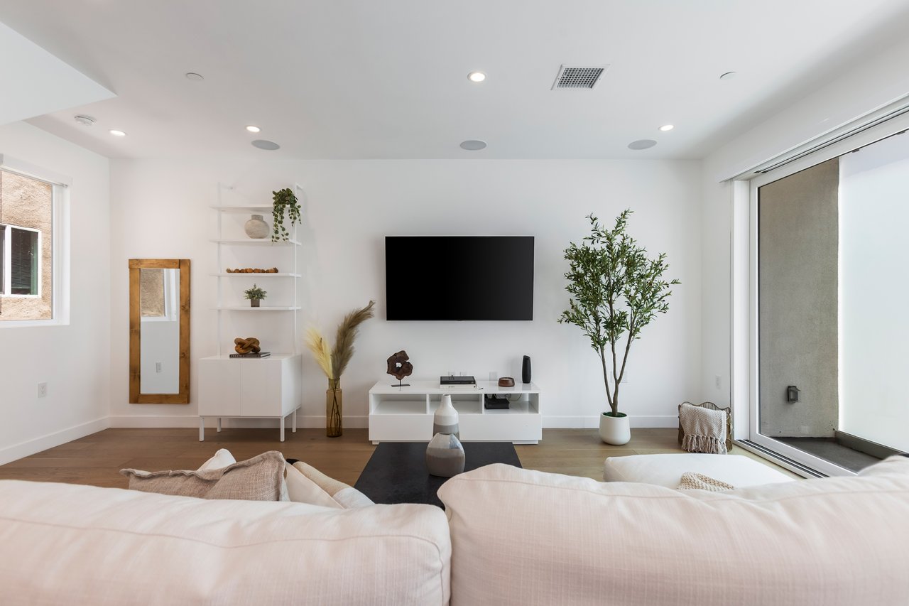 3B/3.5B Designer Home located in Prime Location