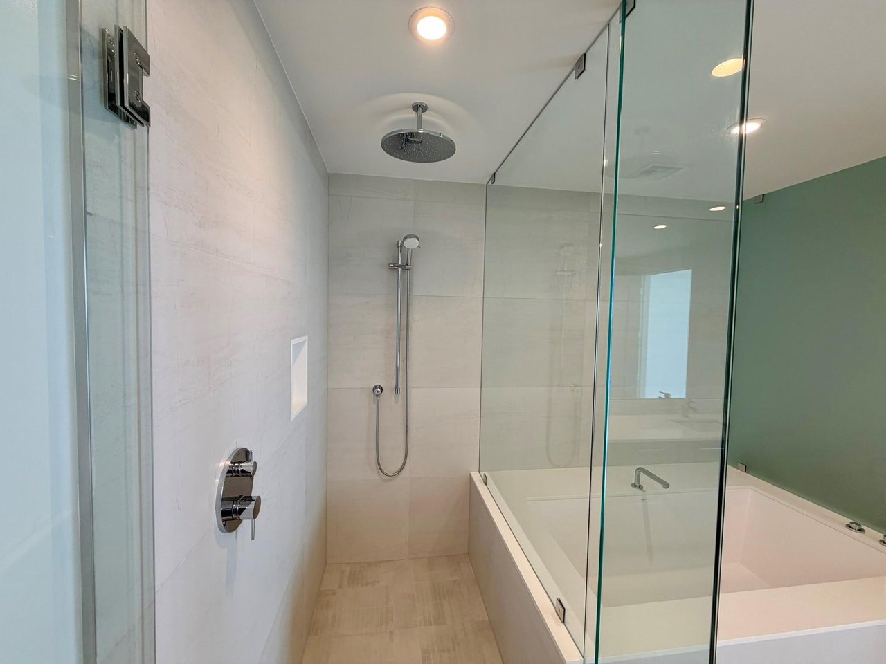 151 N Seabreeze blvd E-2101