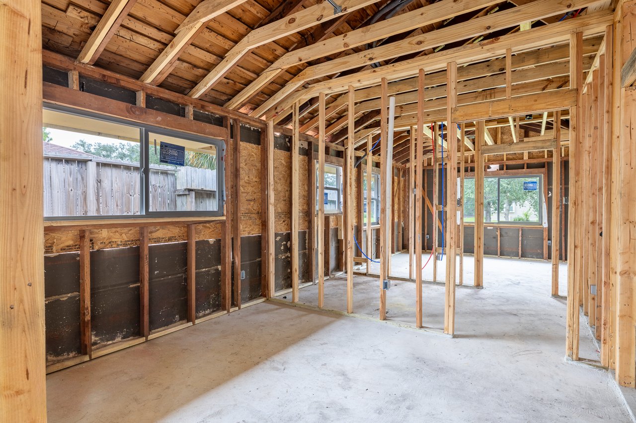 Private Listing In Westbury