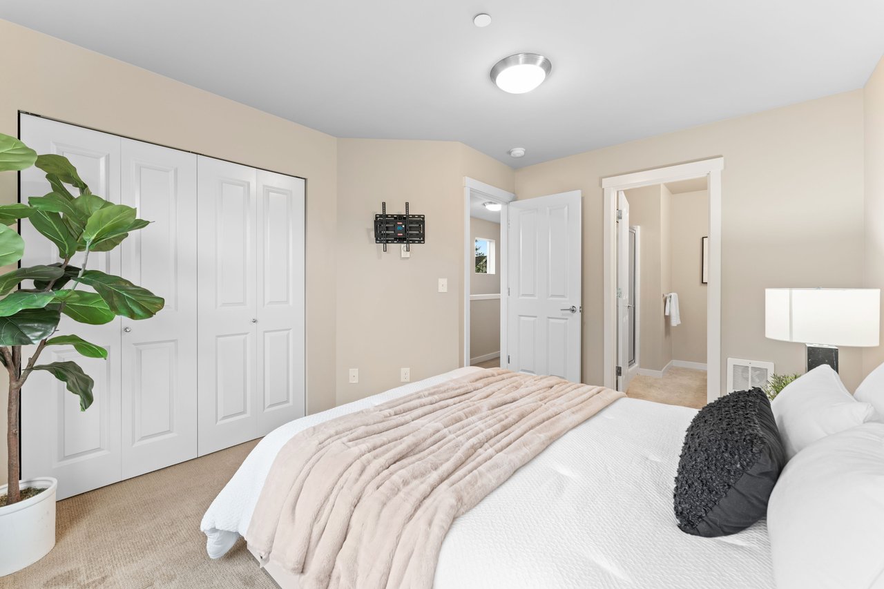 303 Anacortes Pl NE