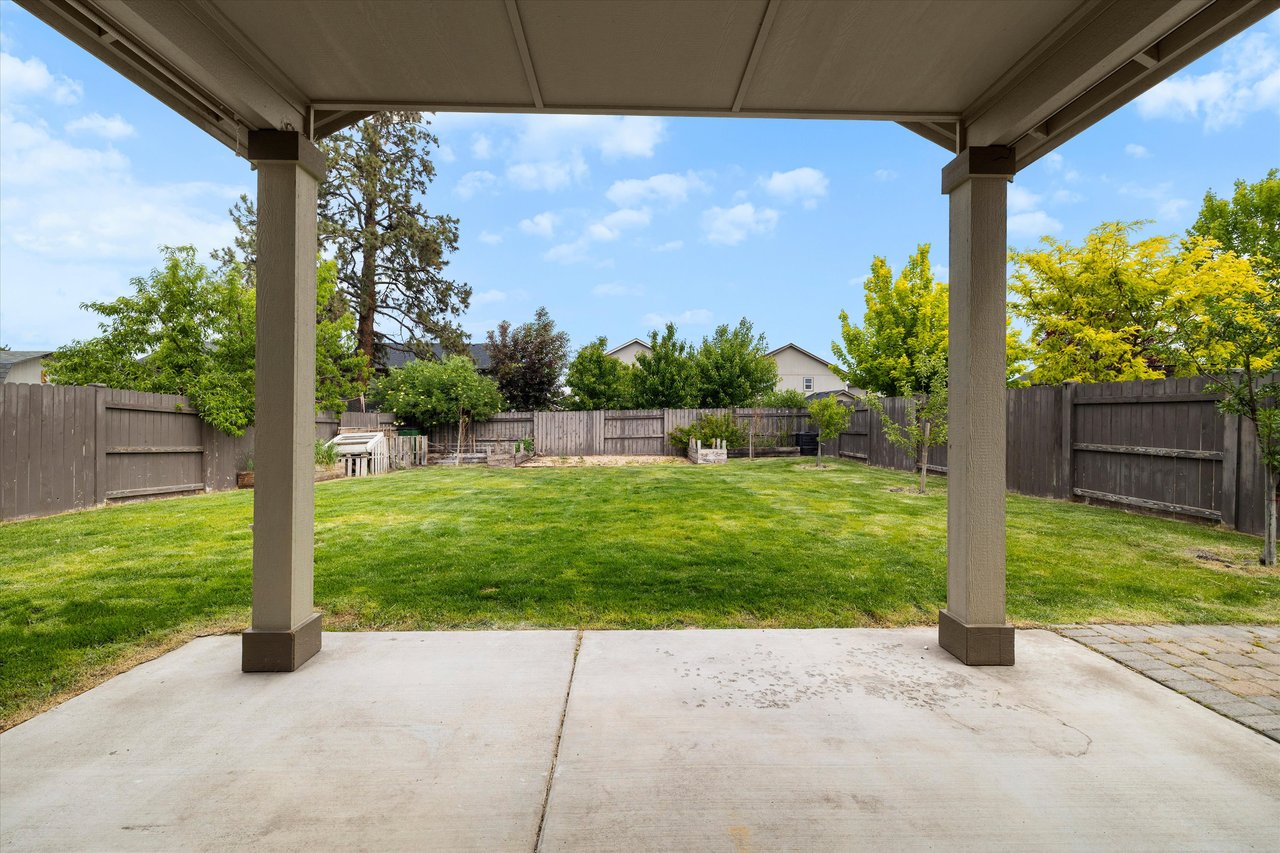 21278 SE Daylily Ave