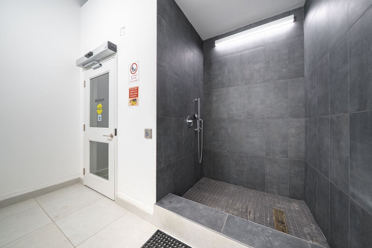 30 Upper Mall Way, A2205