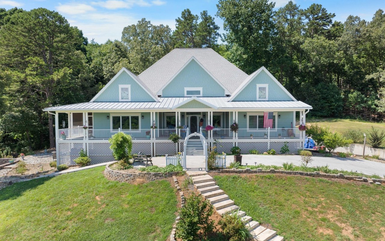 Wallace Luxury Spotlight | 5925 Sevierville Road Seymour, TN 37865