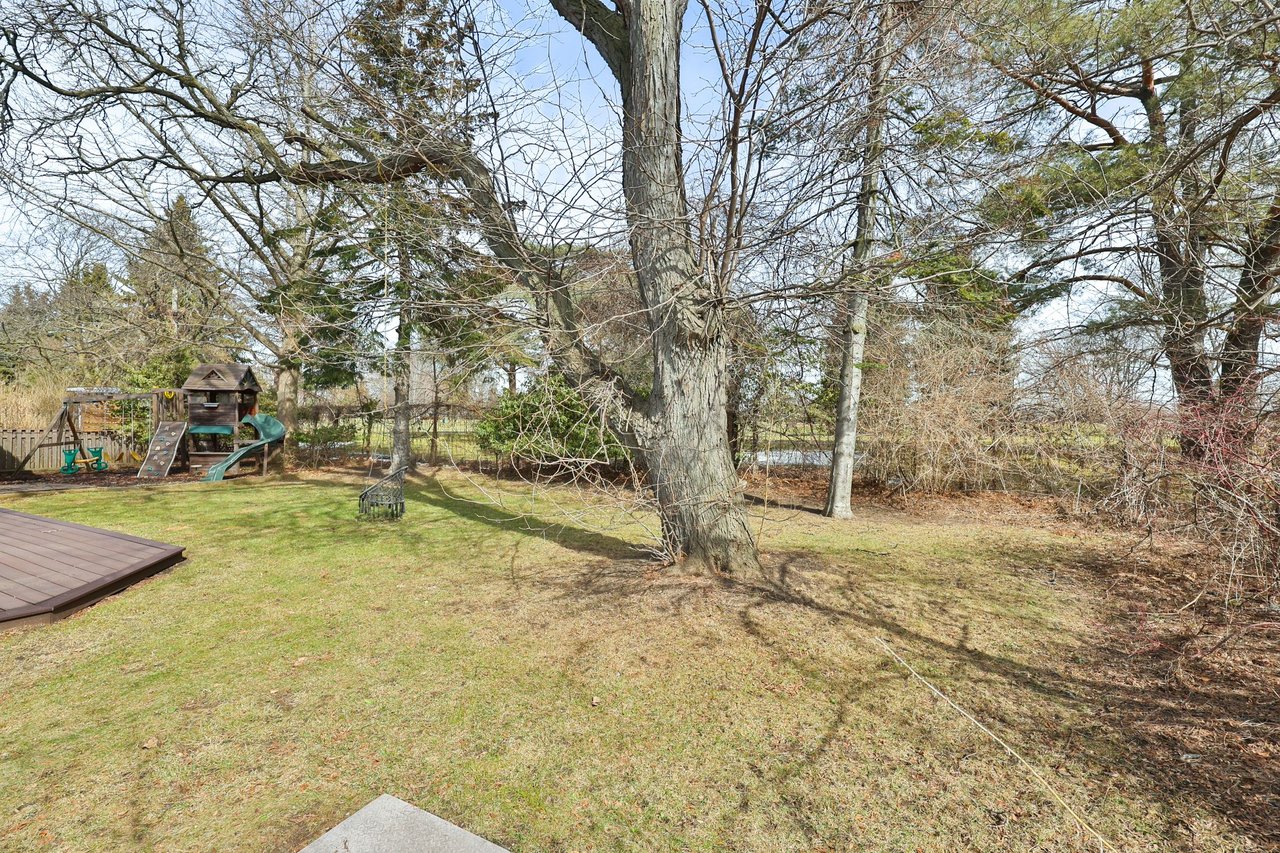 1439 Larchview Trail