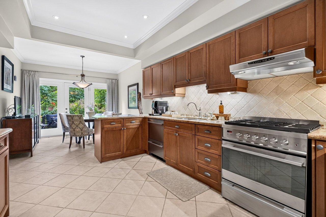 Executive Millcroft Townhome
