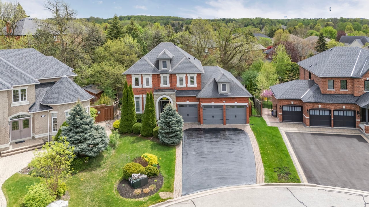 918 Best Circle, Newmarket