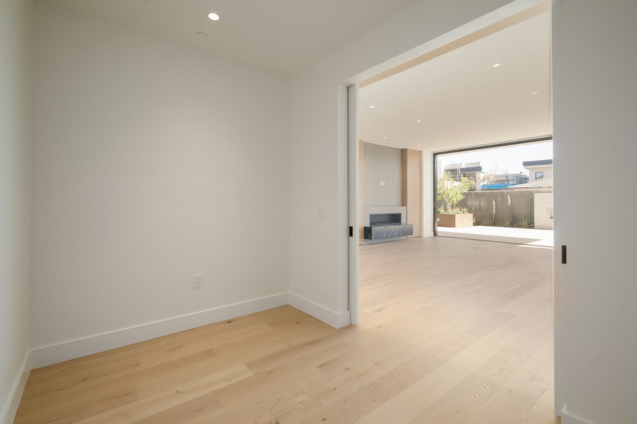 5000 N CAMELBACK RIDGE Drive, 108