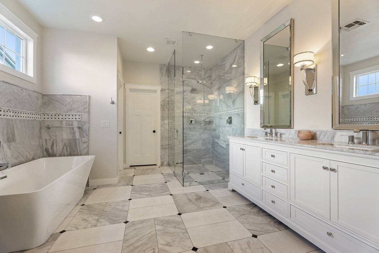 3838 E DEVONSHIRE Avenue