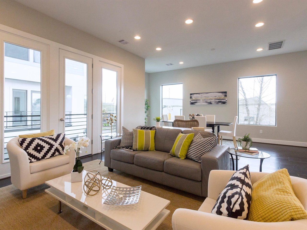 Modern on Ennis HTX home design