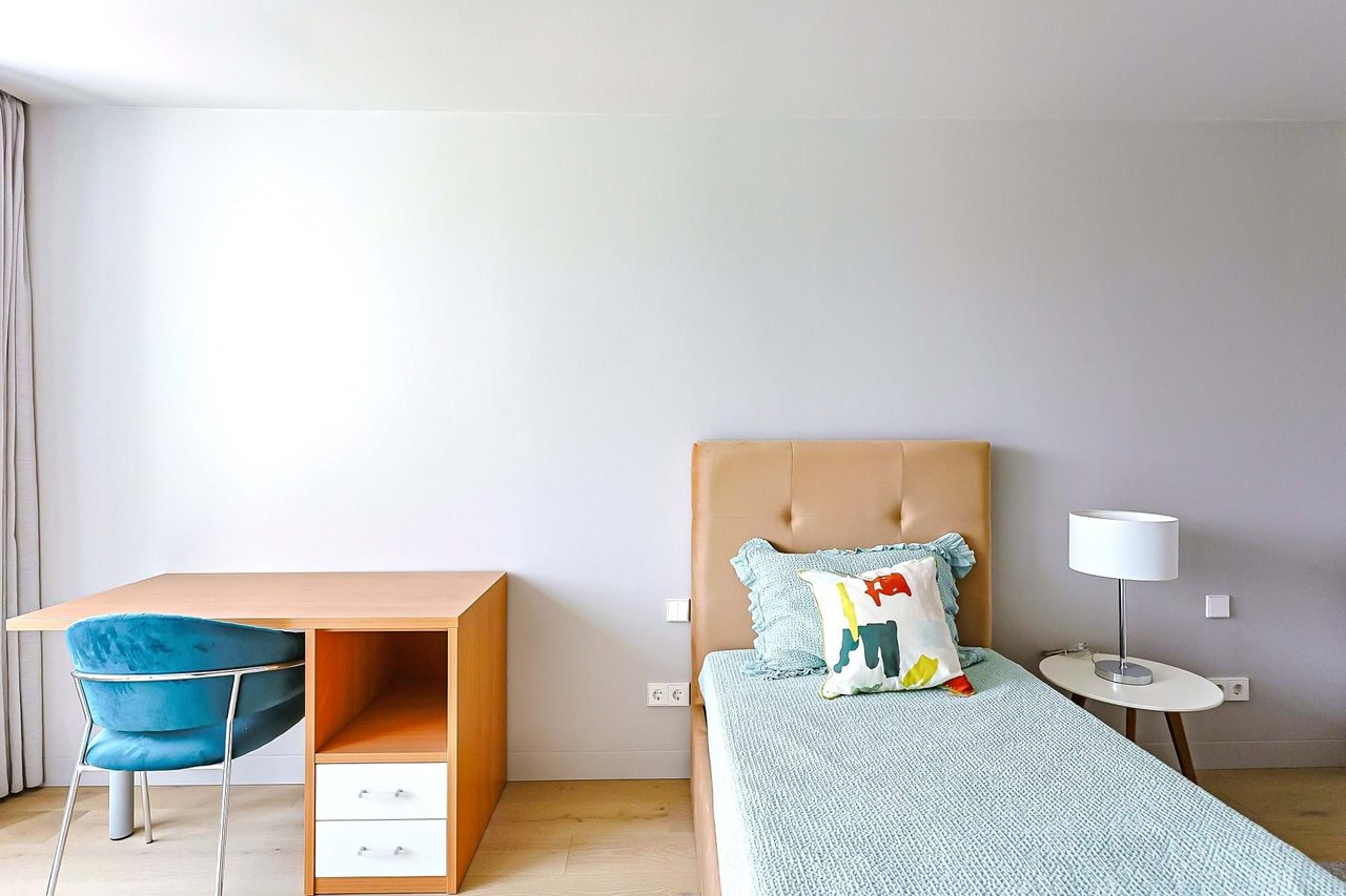 Stylish 2-Bedroom Apartment in the Heart of Lisbon with Exceptional Amenities