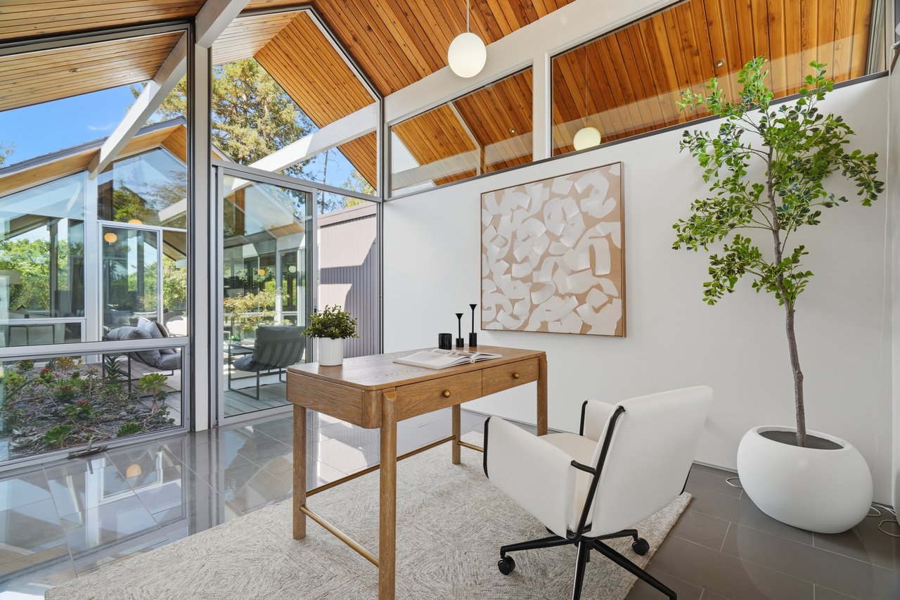 1109 Lorne WAY