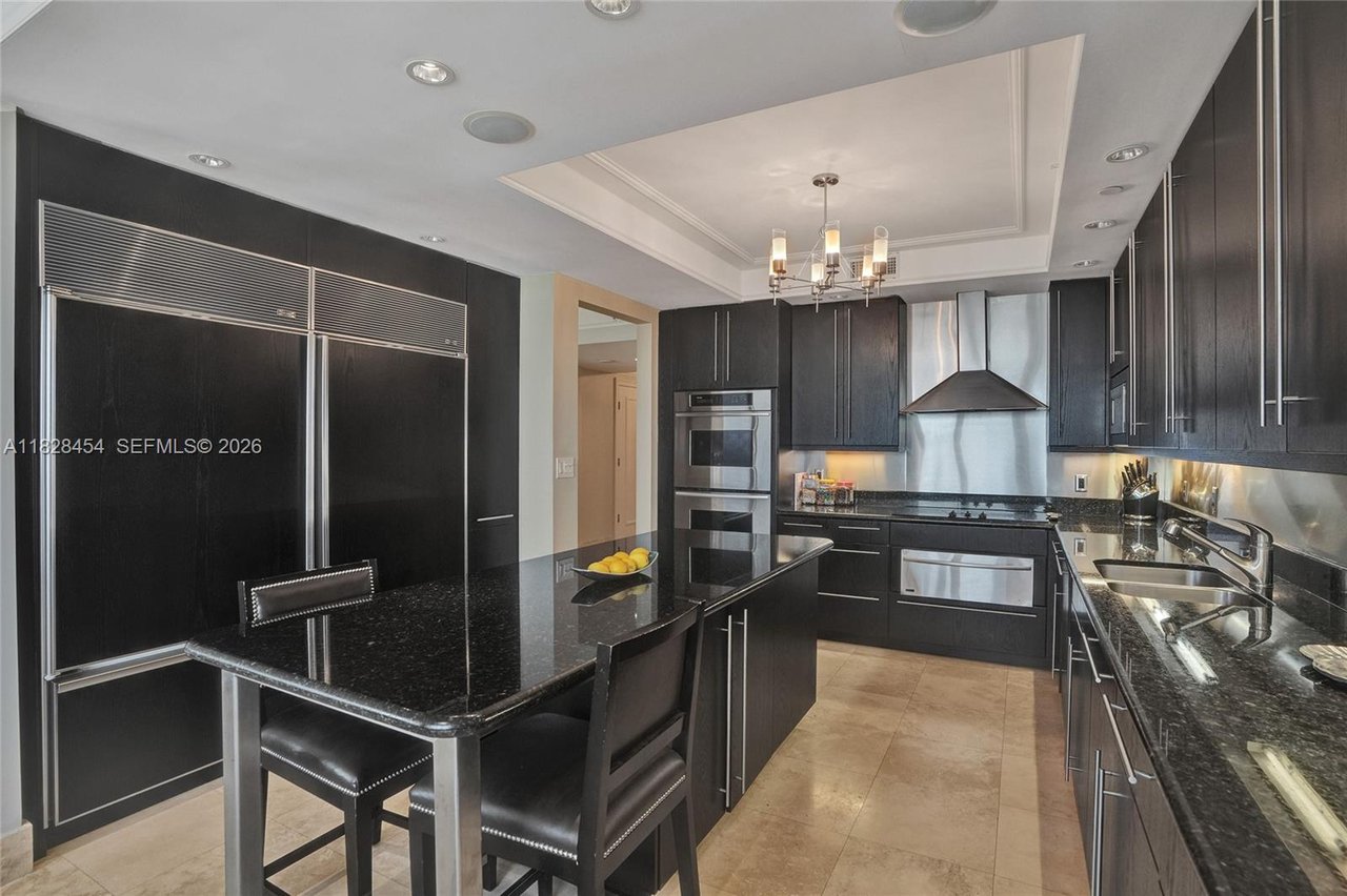 20201-e-country-club-dr-901-aventura-condo-sold