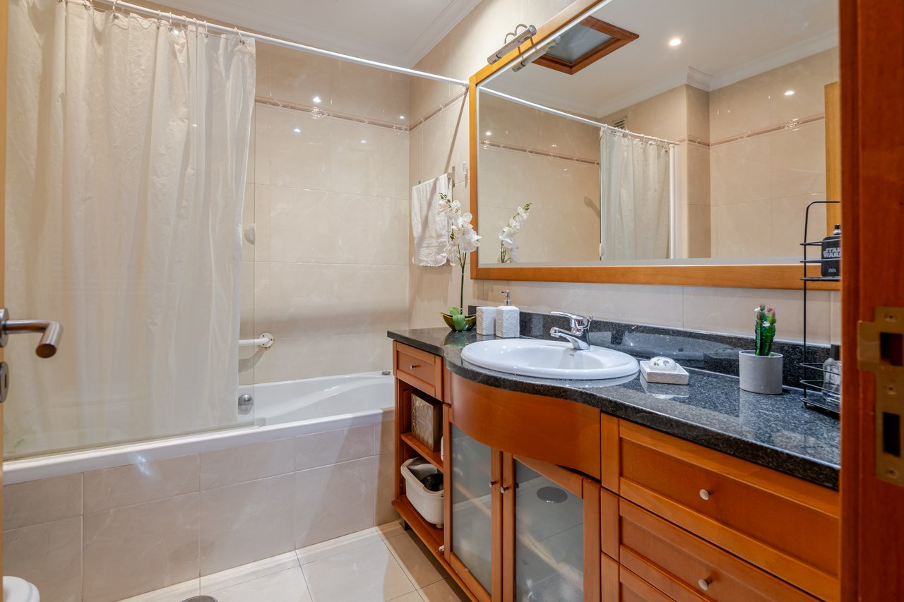 Luxury Four-bedroom Villa in Porto