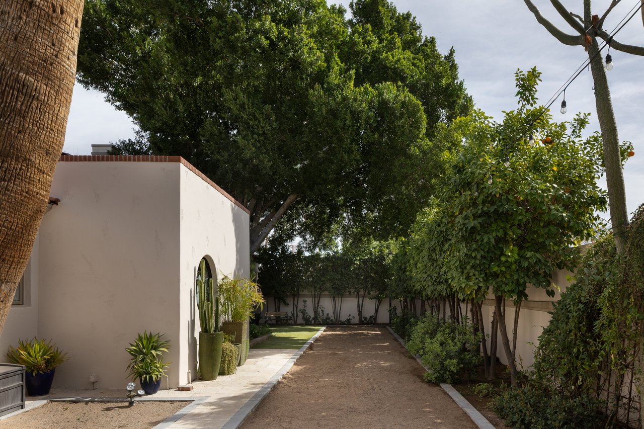 3042 N MANOR Drive E