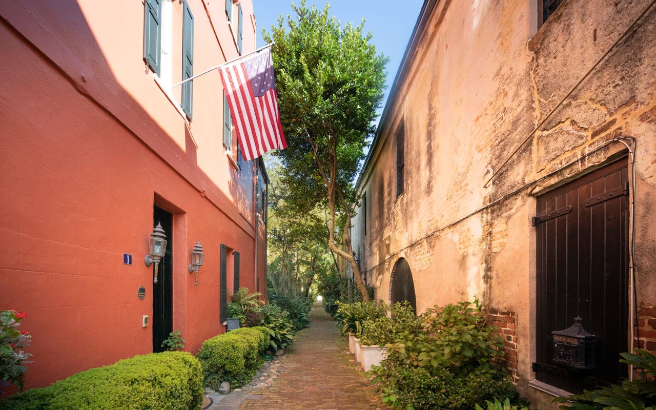The Joys of Walkable Neighborhoods in Charleston