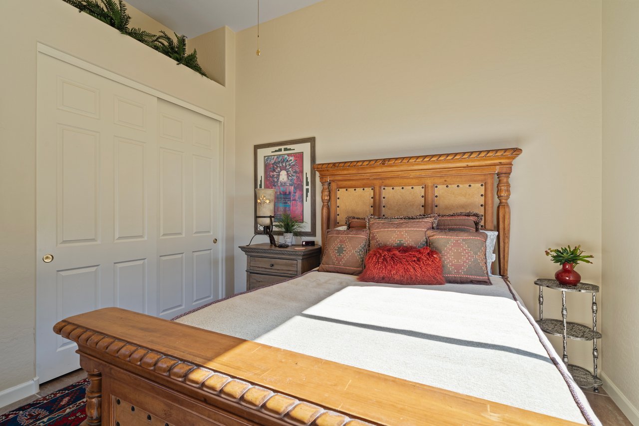 9812 E ROADRUNNER Drive