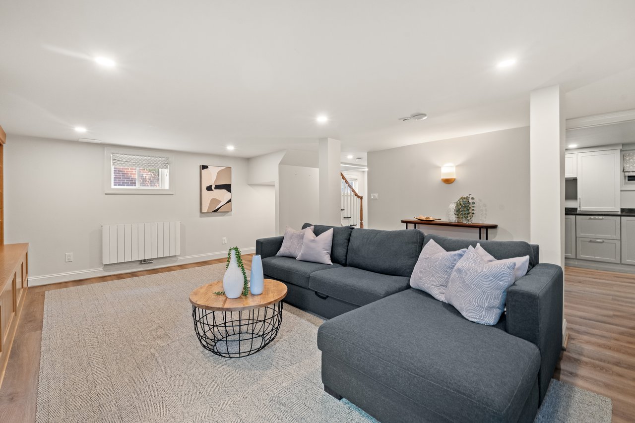 21 W Oak Street