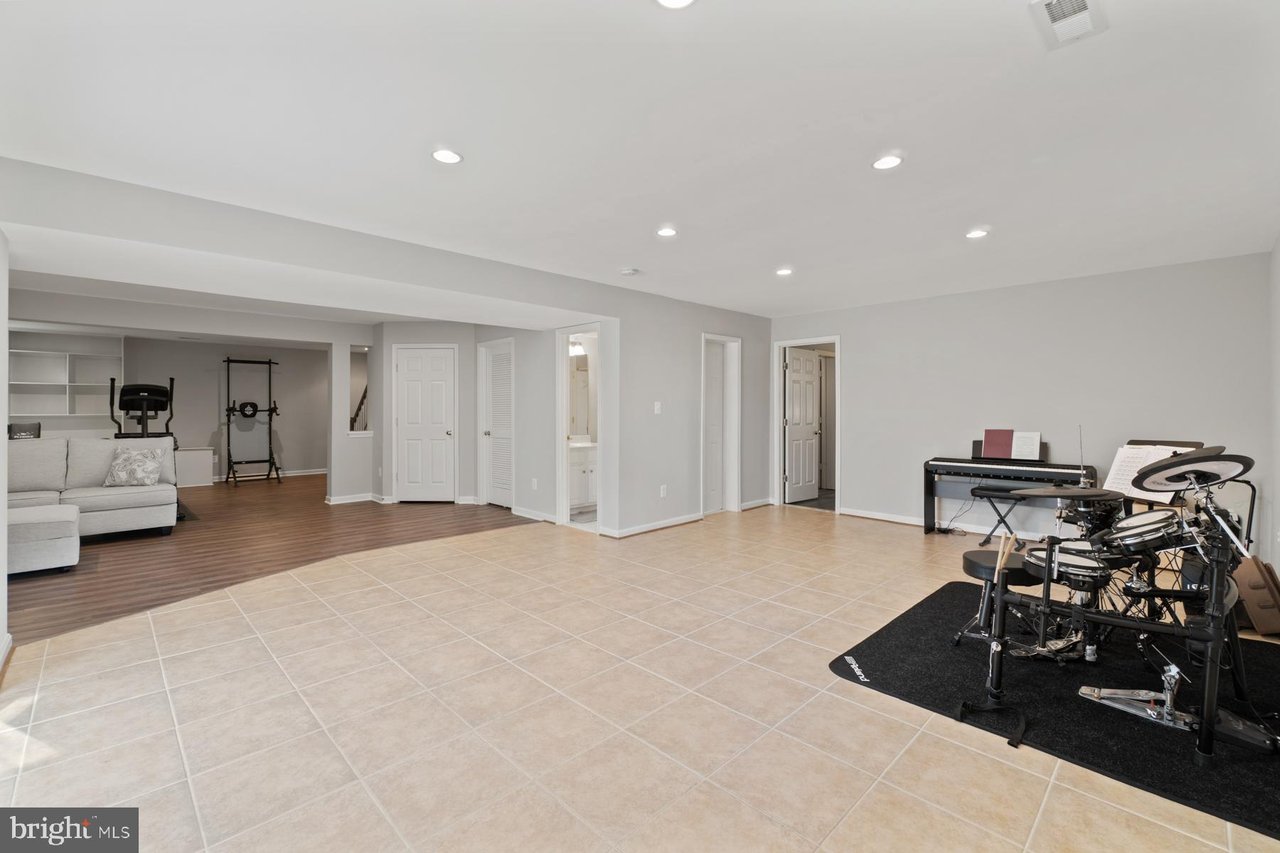 18252 Oak Lake Ct
