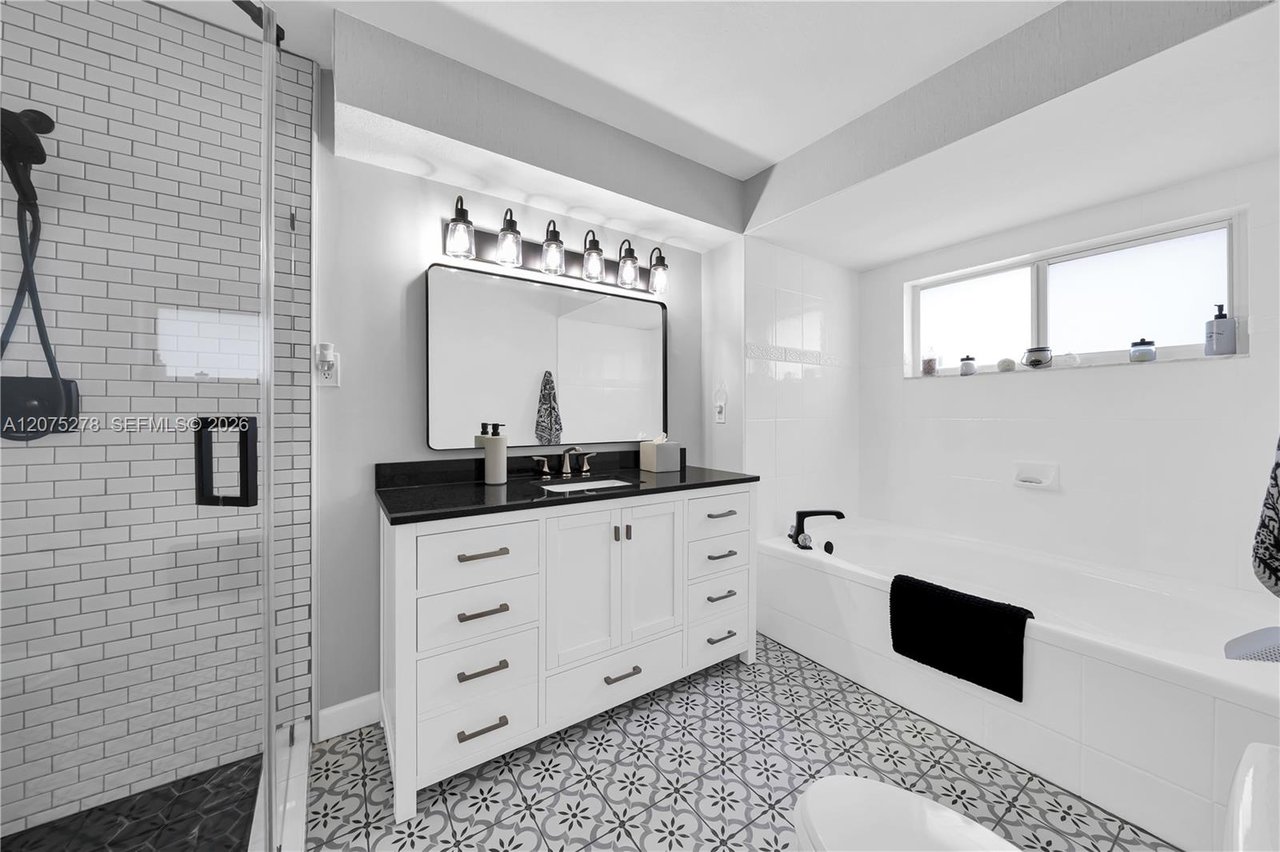 15123-sw-179-street-miami-fl-home-sold-bathroom