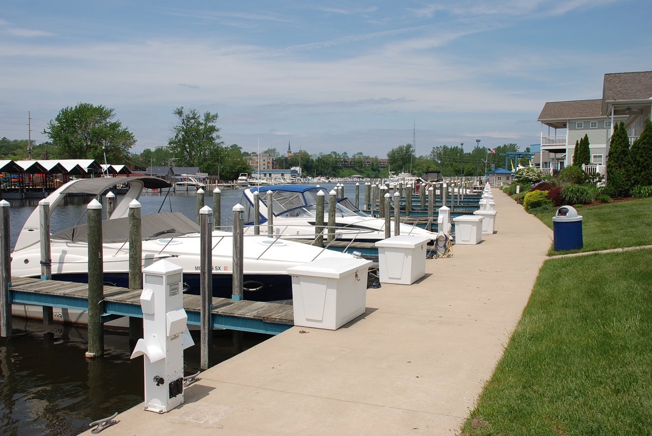 Island Pointe Marina