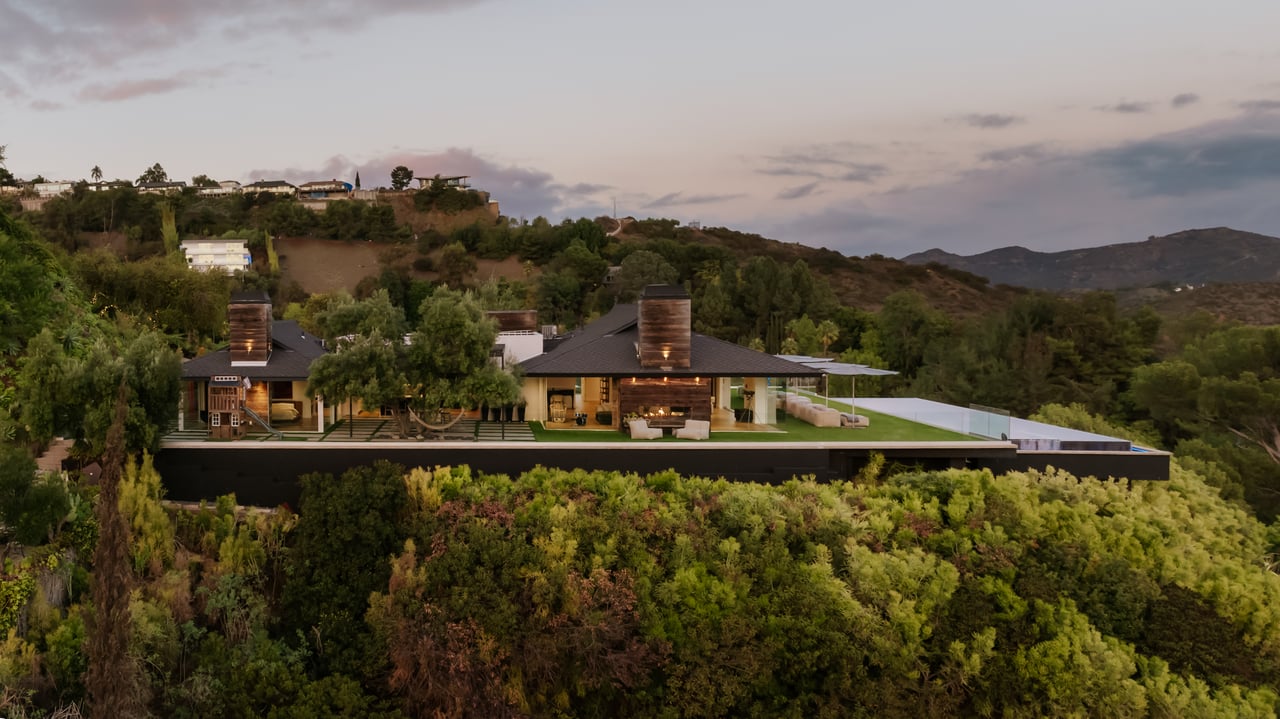 2402 Carman Crest Dr