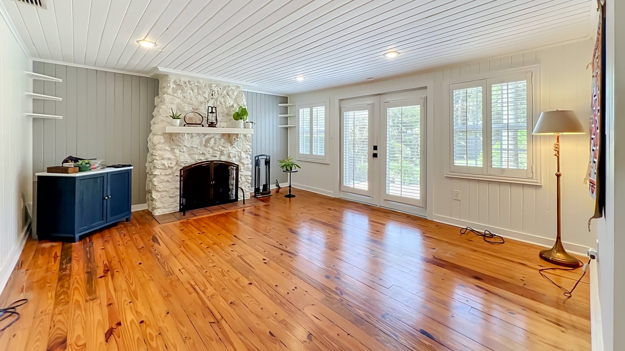 Three-Bedroom Two-Bathroom Bungalow in Orlando's Beverly Shores