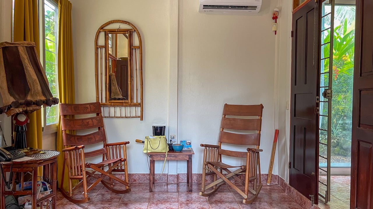 Cozy Colonial Home with Lush Gardens and Prime Commercial Prospects