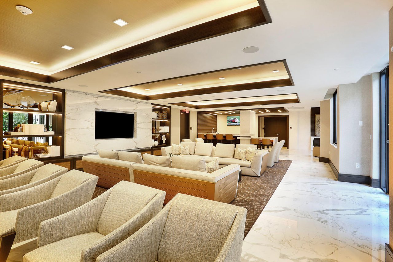 Exceptional Lower Penthouse Corner Unit in The City Beautiful