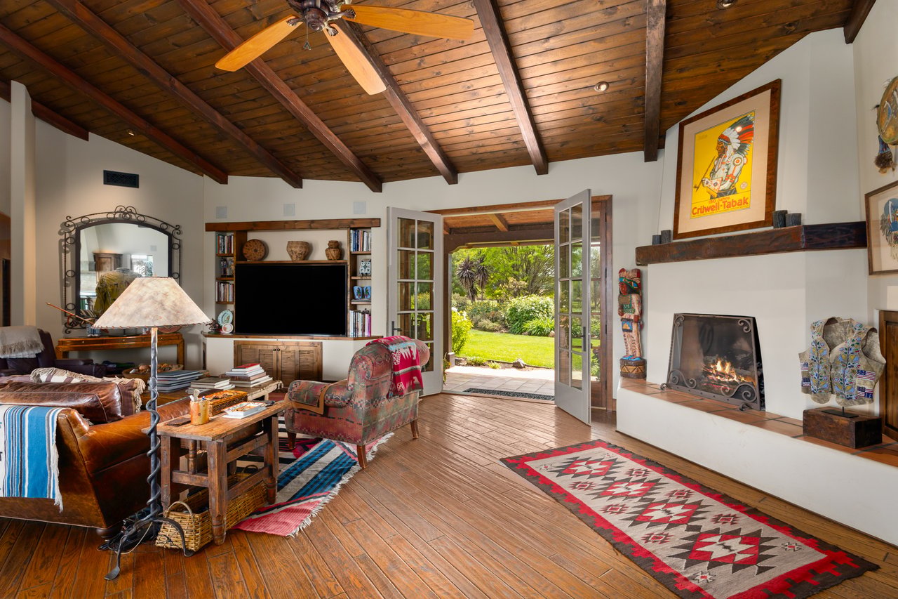 Hacienda-Style Retreat with Breathtaking Mountain Views