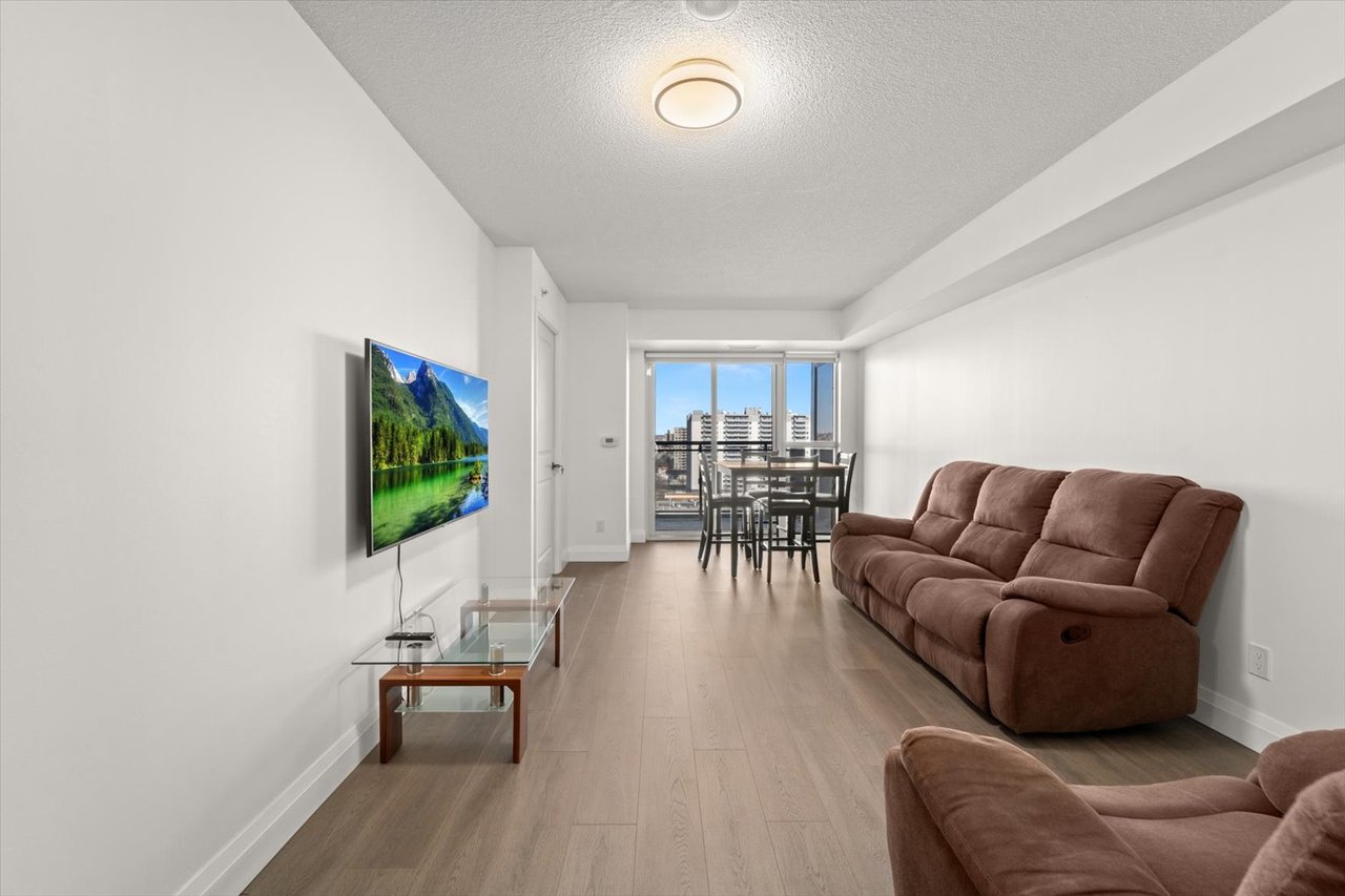 30 Meadowglen Pl 1106