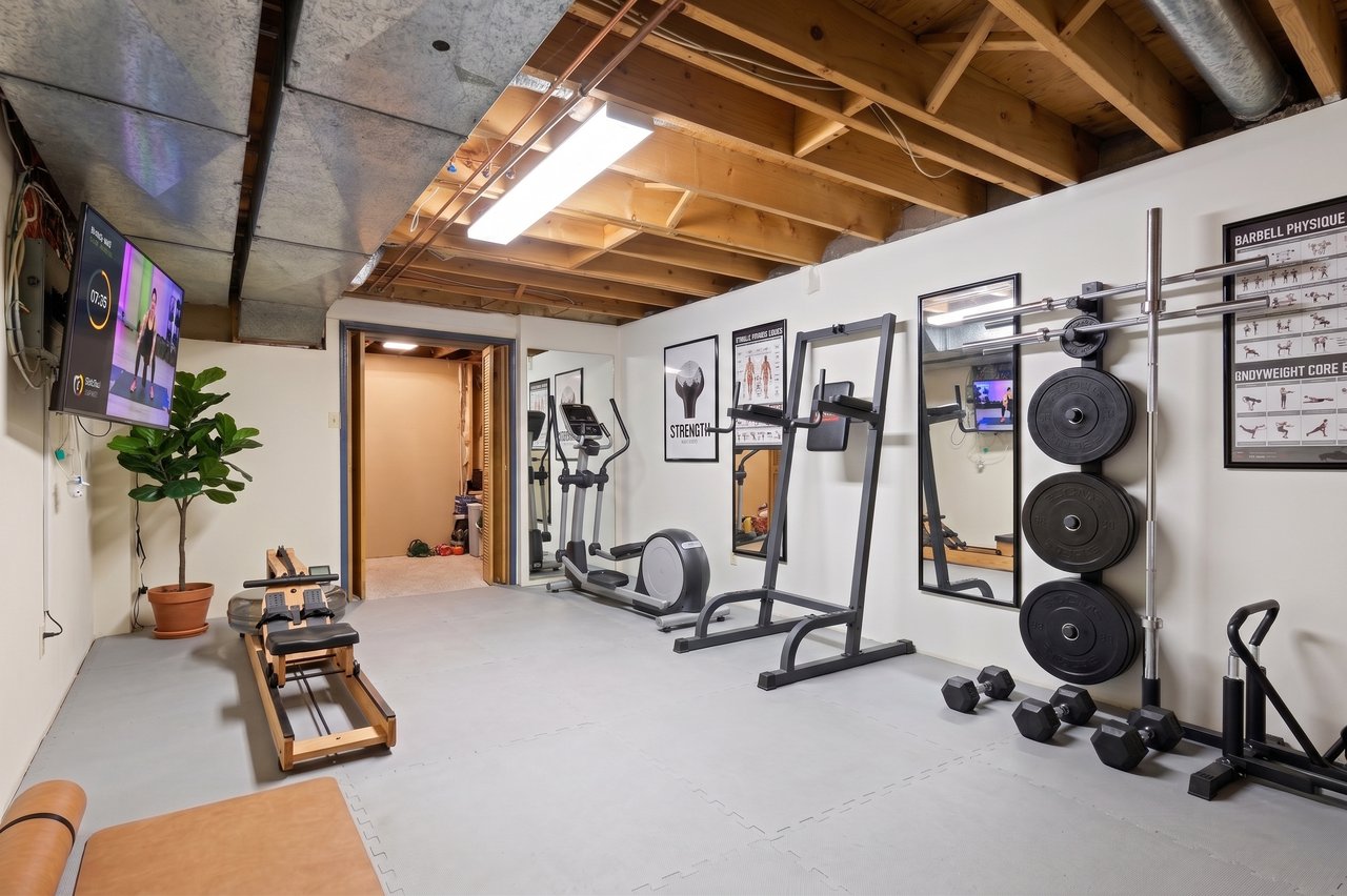 250 Mccraney Street W