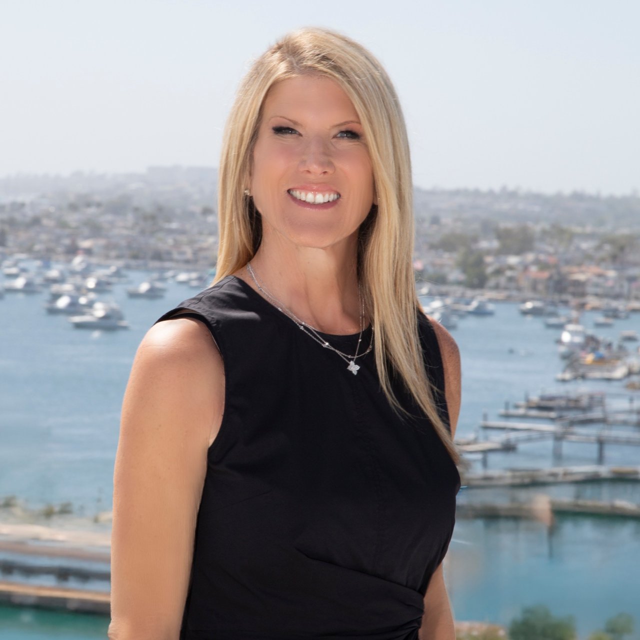 Julie Grenz Newport Beach, CA Real Estate Agent Headshot