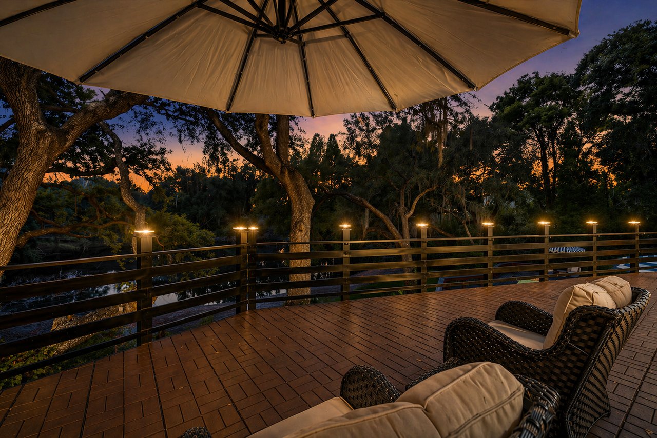 900 Oak Hollow