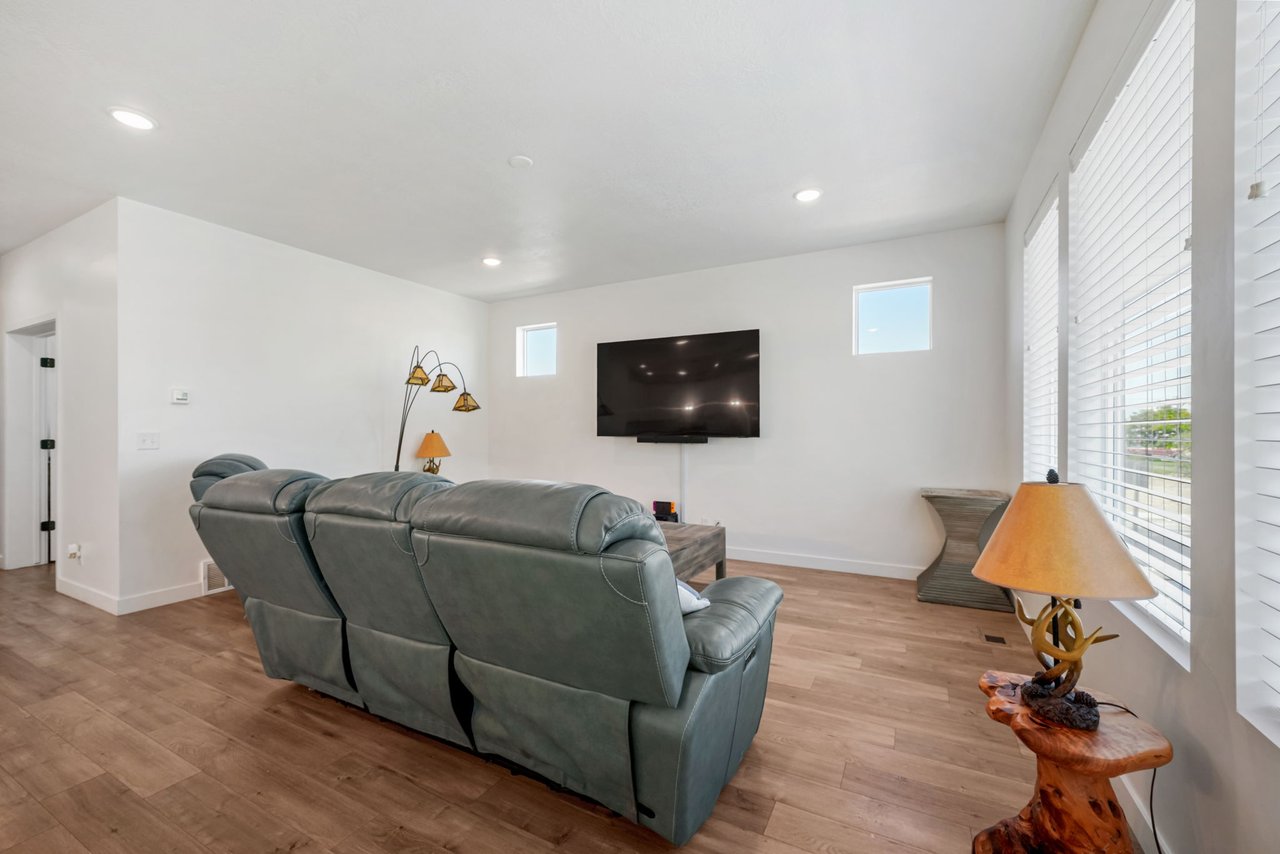 4696 W Camellia N