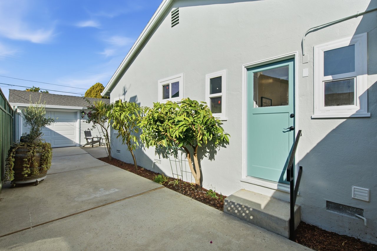 946 Los Padres Boulevard