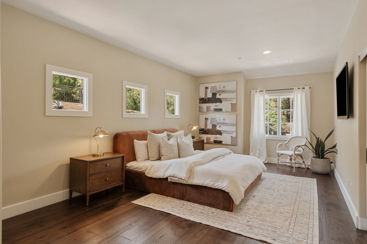 1805 Holly Tree Lane