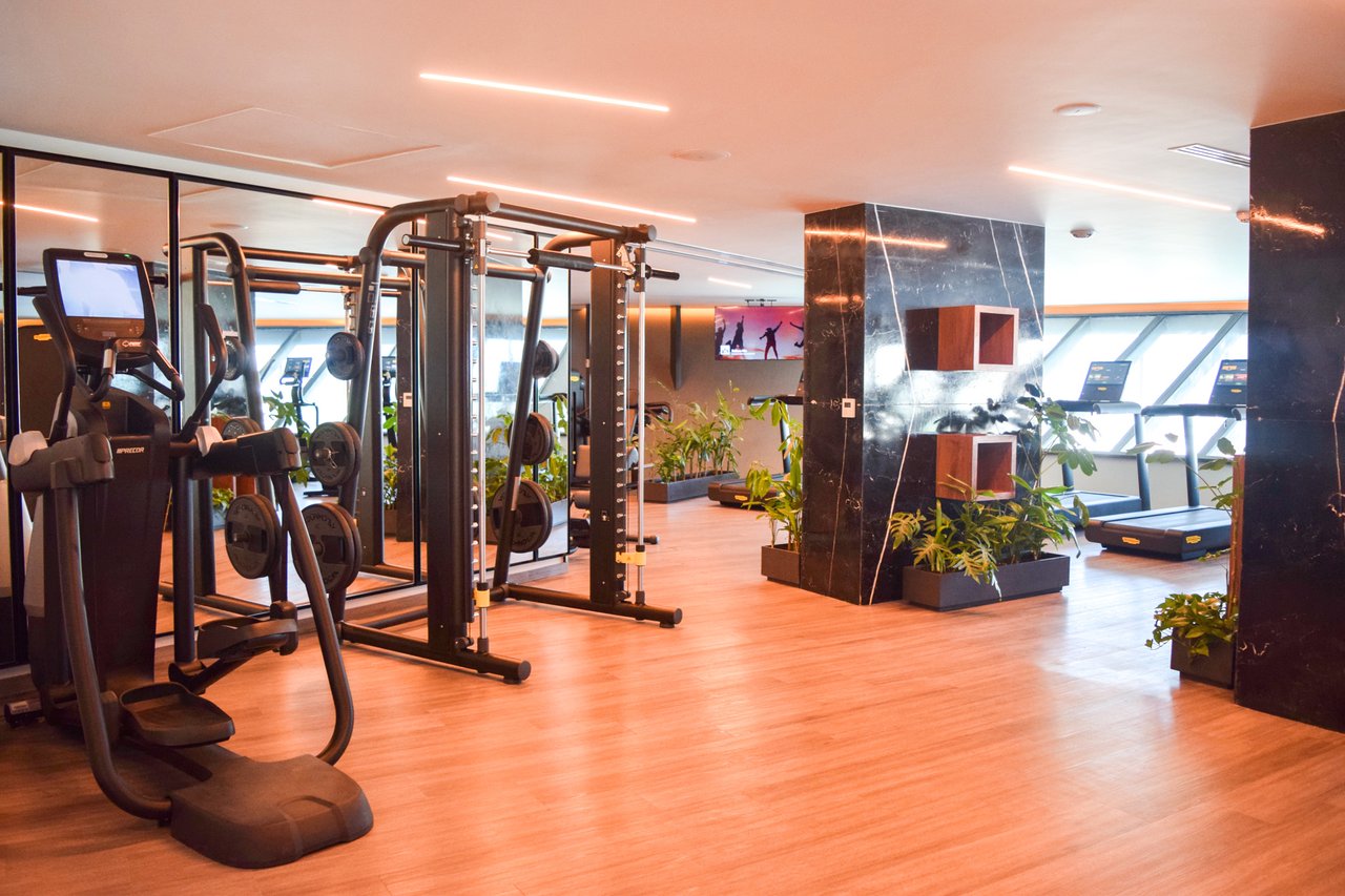 Shark Tower Puerto Cancún