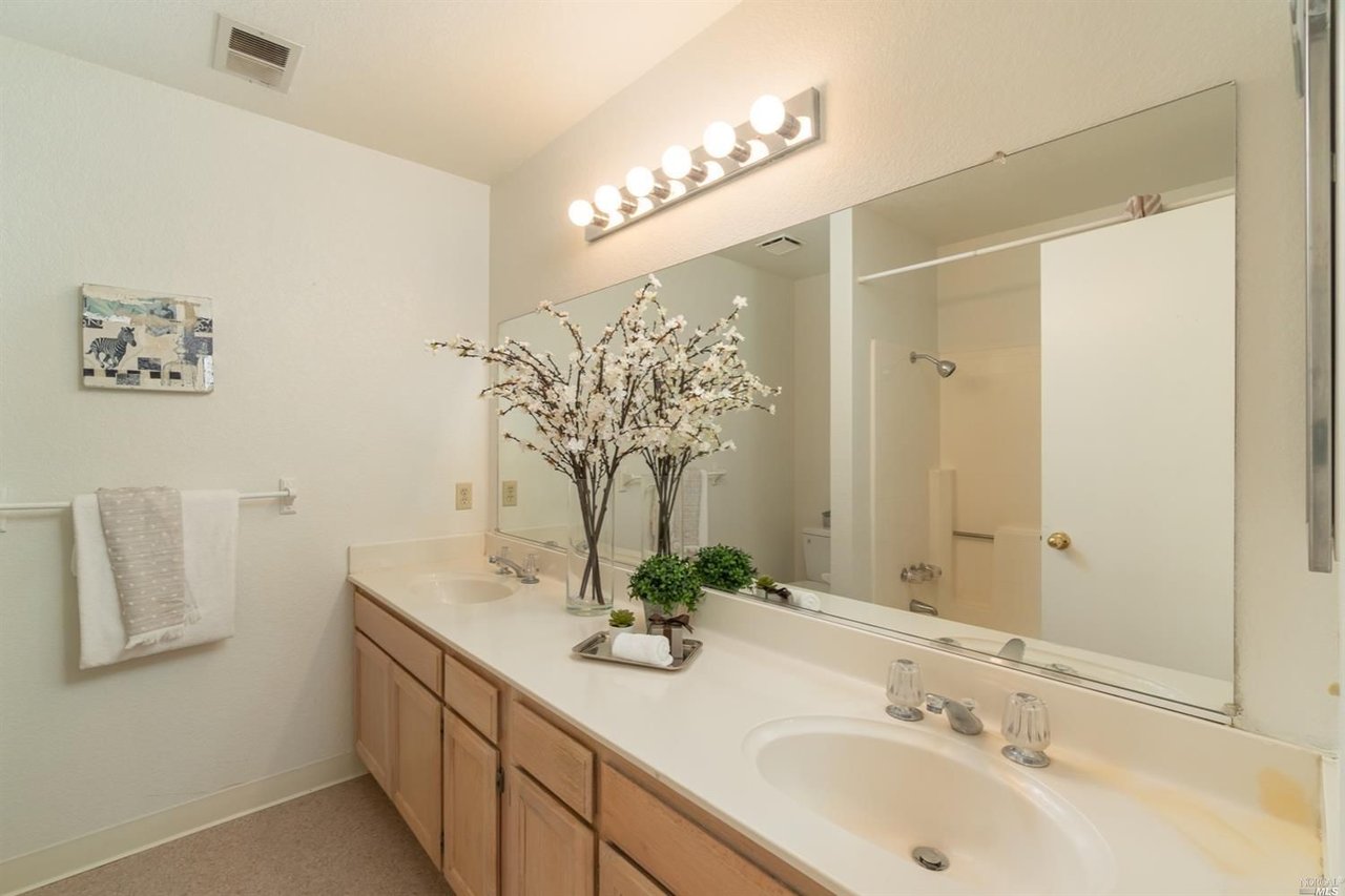 17 Cedarwood Ln