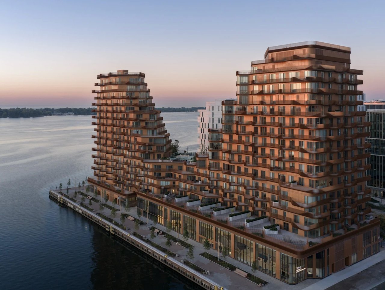 Aqualuna Luxury by the Lake