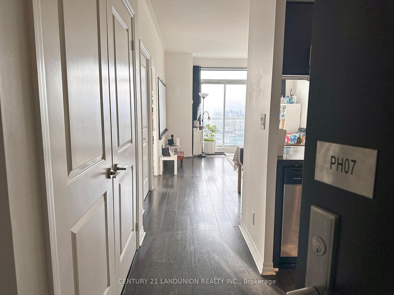 COZY PENTHOUSE LIVING