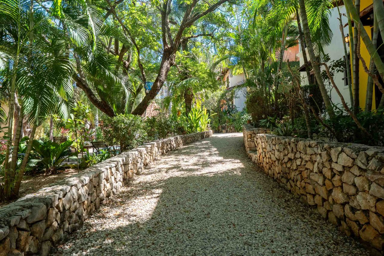 Pueblo del Mar 25 | Fully Renovated, Furnished Condo in Walkable Tamarindo