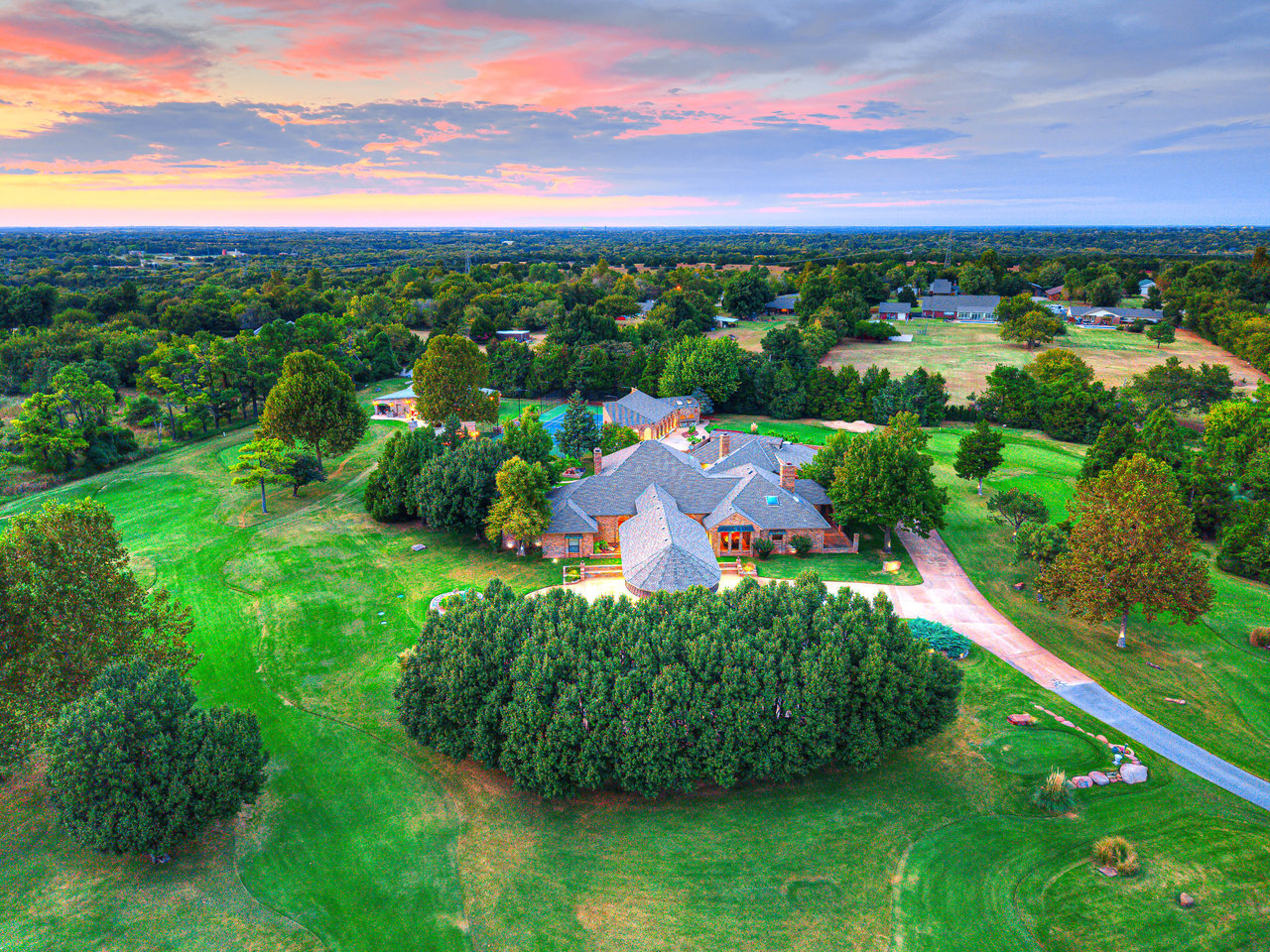 Private 18-Hole Golf Course Estate with Pickleball Court – A Once-in-a-Lifetime Opportunity in Edmond, Oklahoma - Wyatt Poindexter - The Agency OKC 