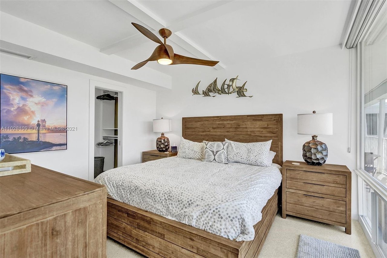 1221 Hillsboro Mile APT 17C