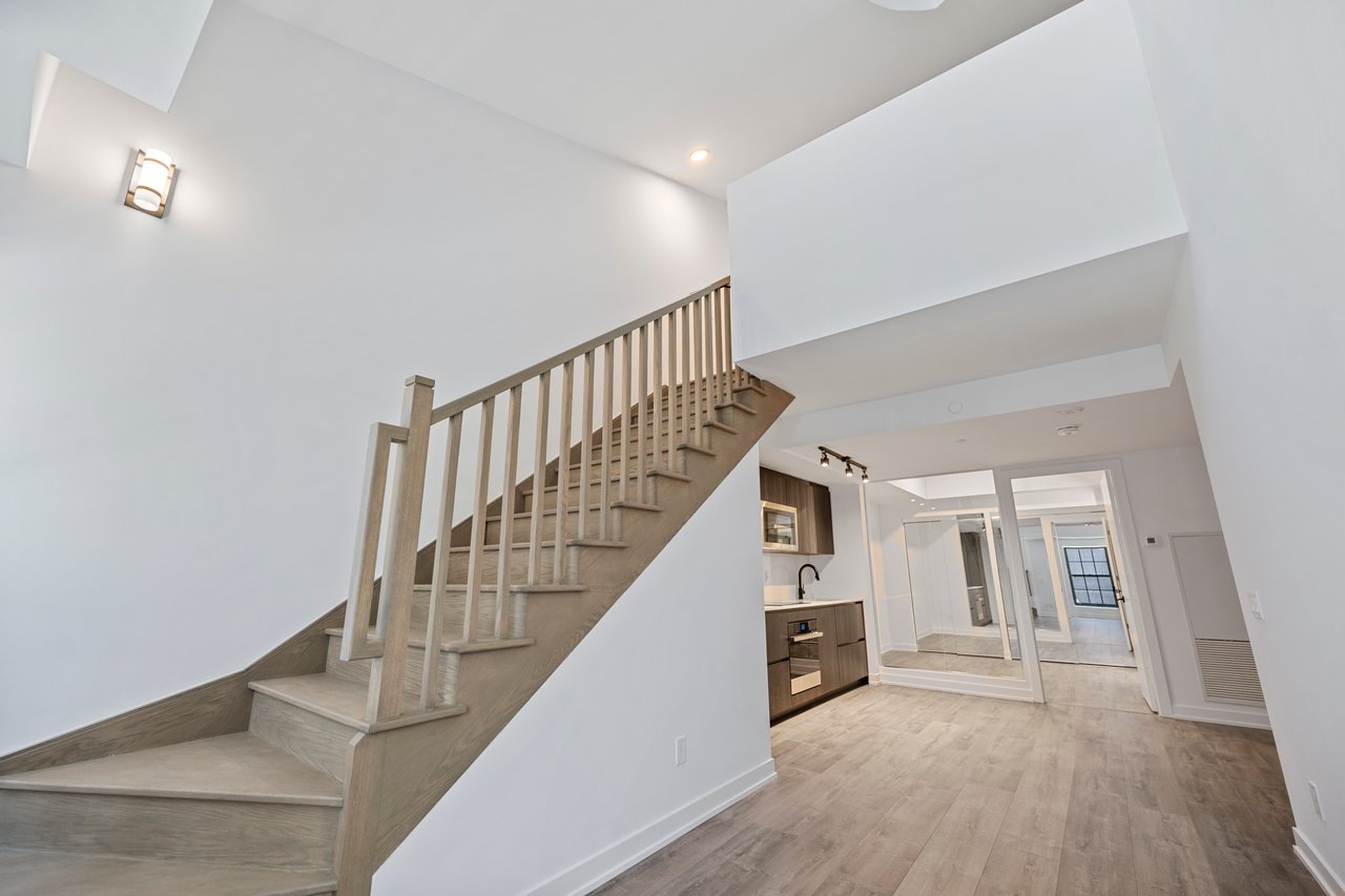 327 King Street W 307