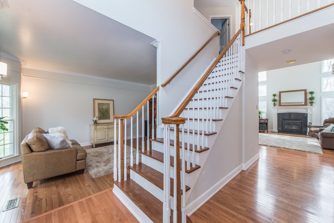 212 Deerlea Ln