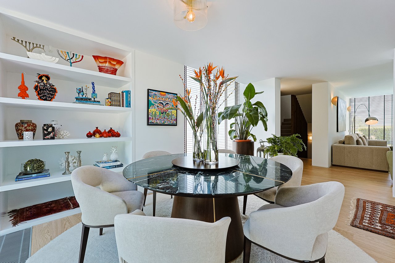 “The Green Villa” – Elegant Luxury Villa with Pool in Carnaxide, Oeiras