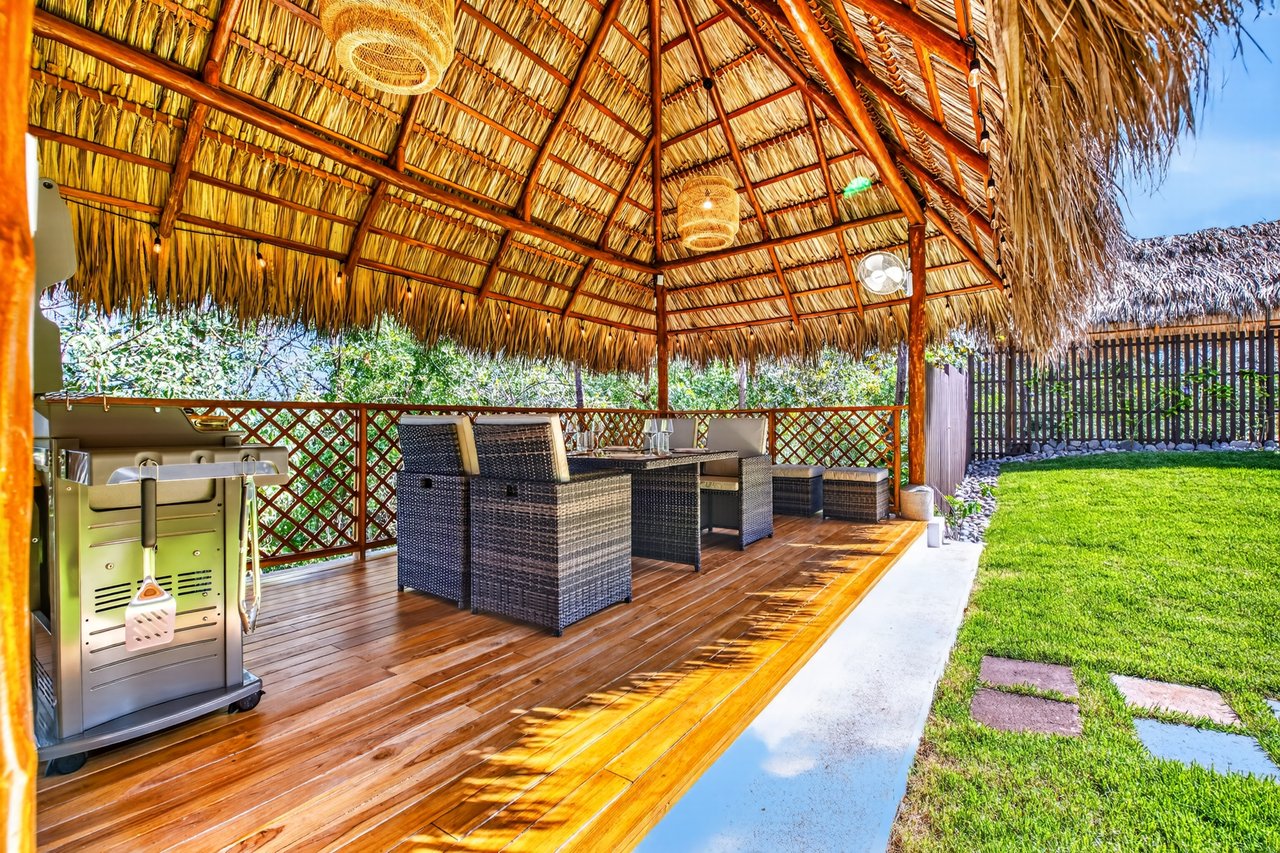 Casa Pochote | Artisan Luxury Villa in Tamarindo | Pool, Jacuzzi & Langosta Beach Club Membership Included